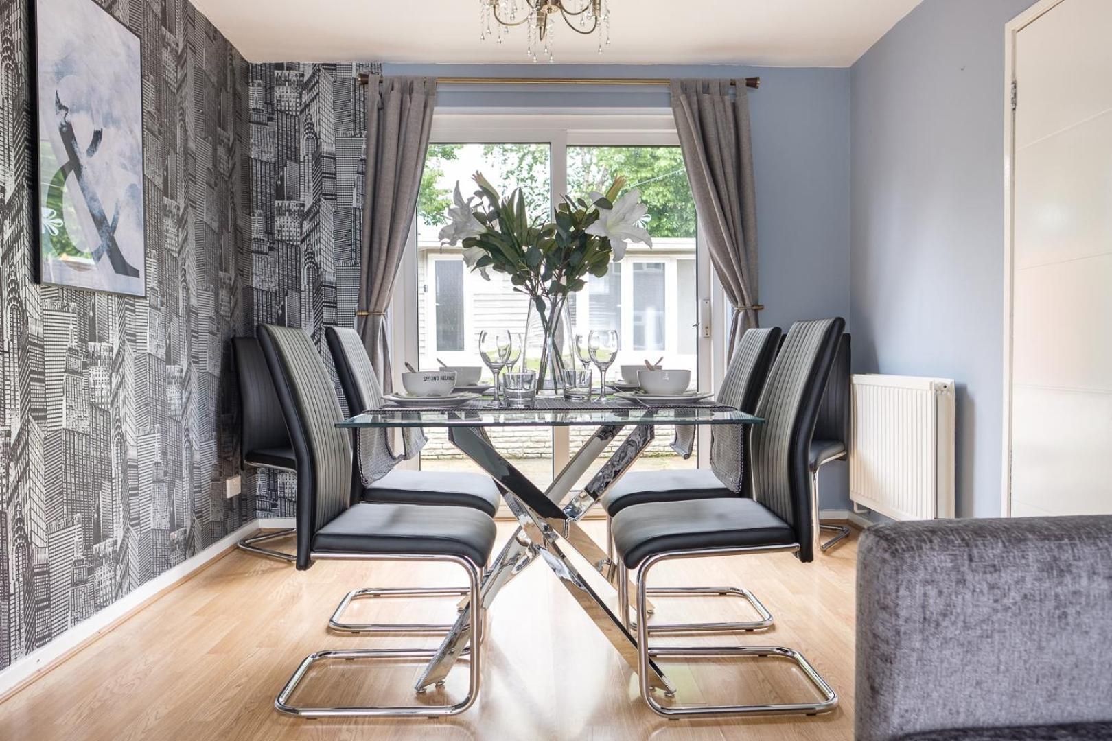 Dickens House- Modern & Elegant 3Br Close To Gatwick Villa ครอว์ลีย์ ภายนอก รูปภาพ